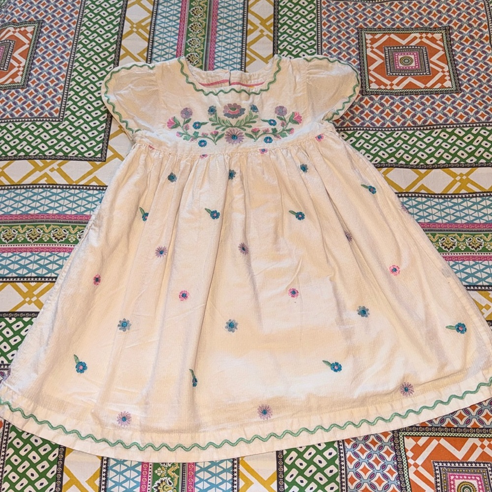 Mini Boden cream embroidered dress. Size 4-5